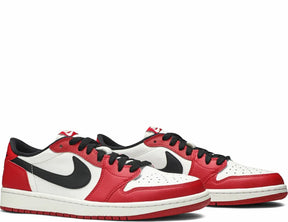 Air Jordan 1 Retro Low OG Chicago